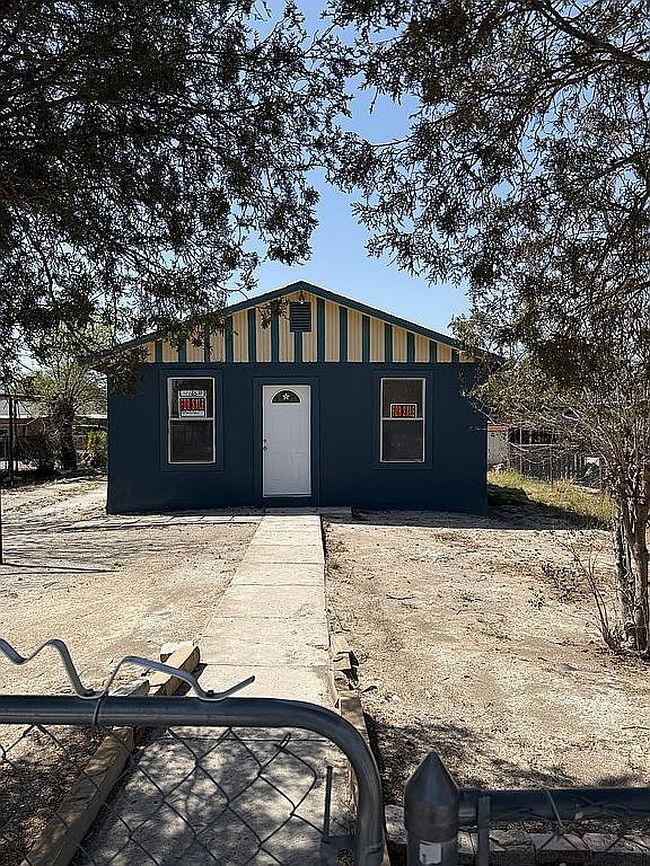 Image of 612 E Garza St