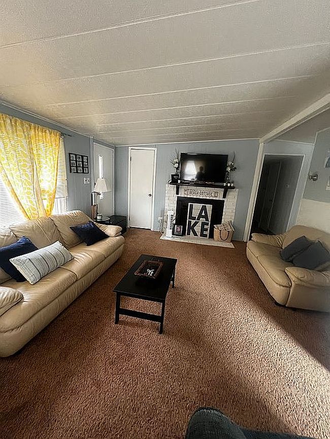 Photo of 134 Valley Rd, Brooklyn, IA