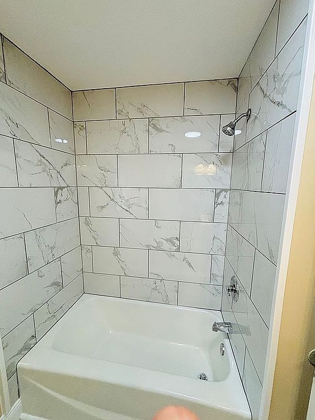 Photo of 304 W Lynn Dr