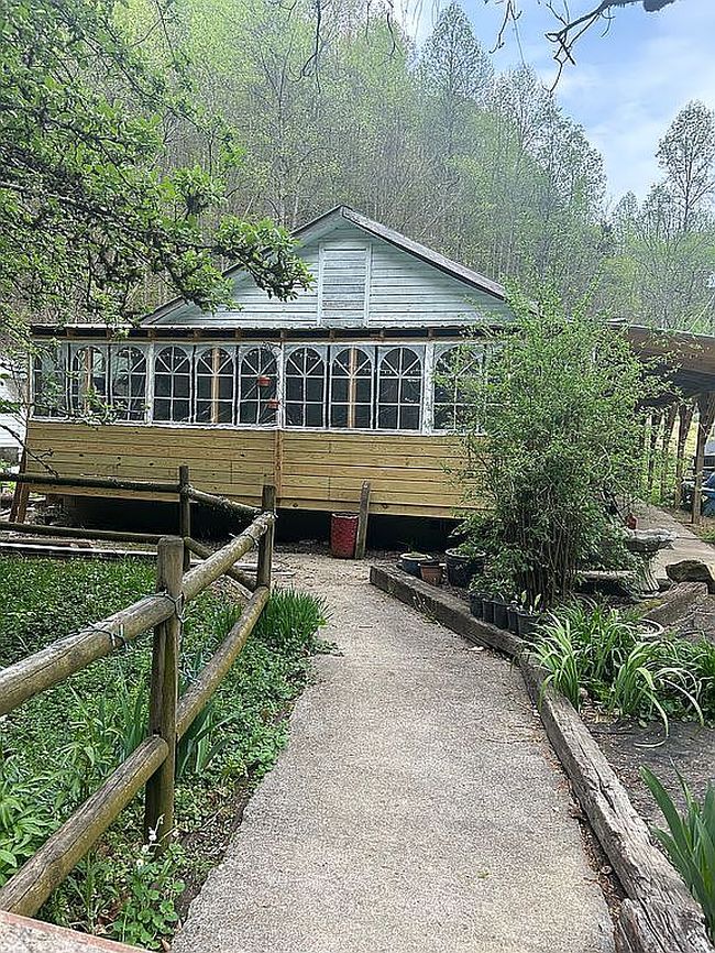 Photo of 1446 Brooks Rd, Sneedville, TN