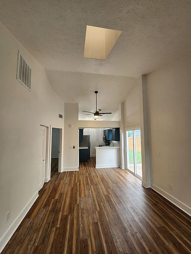 Additional photo 3 of property located at 2727 Penn Meade Dr