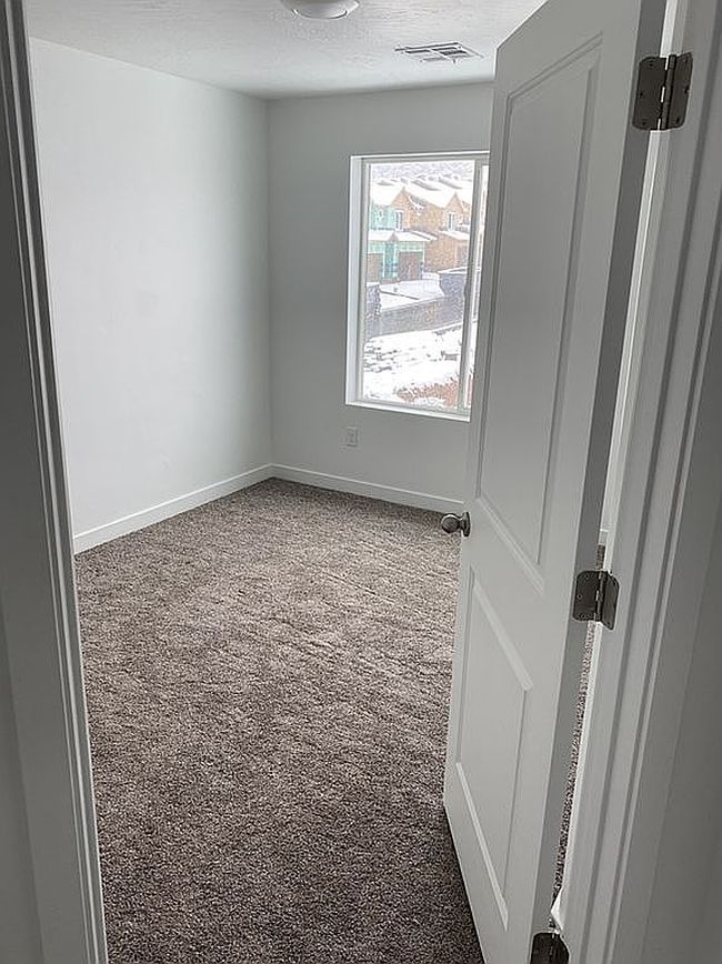 Image of 461 S 2925 W