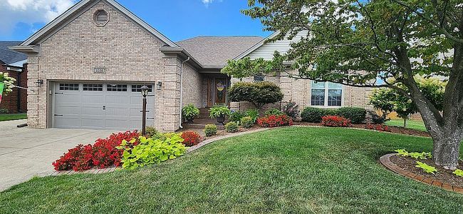 Photo of 5028 Hunters Point Cir, Louisville, KY