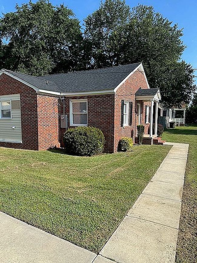Photo of 109 N Dickson St, Raeford, NC