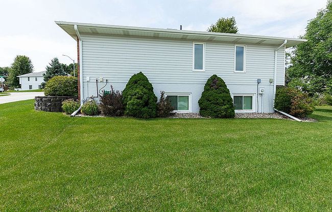 Additional photo 3 of property located at 410 Cloverdale Dr