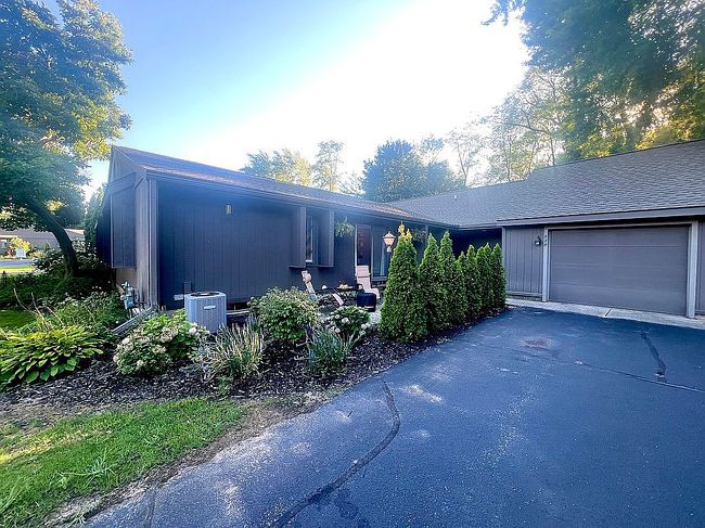 Photo of 828 Brook Village Dr