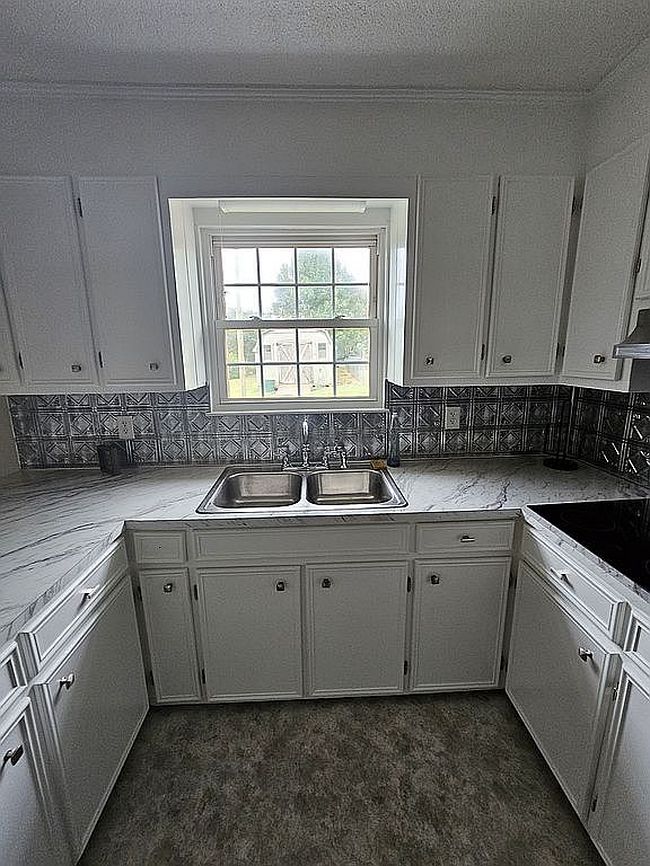 Photo of 123 Burbank Dr, Lexington, NC