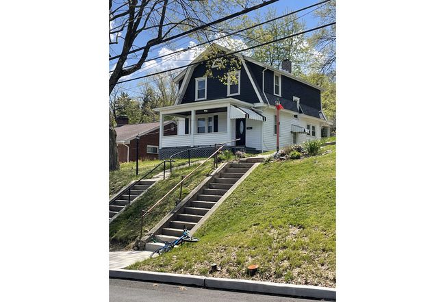 Photo of 846 Neely Heights Ave, Coraopolis, PA