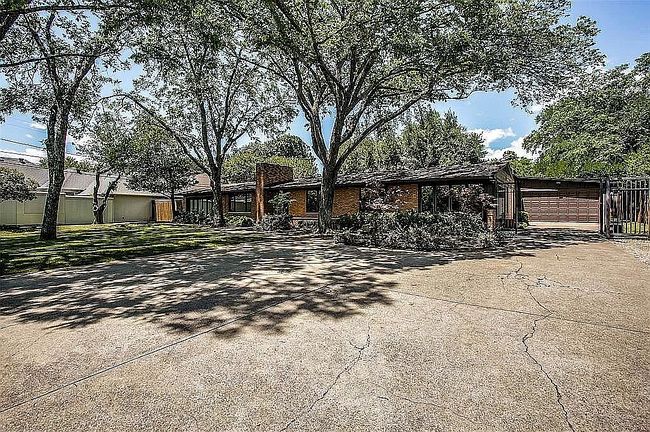 Preview of property located at 4407 W Northwest Hwy