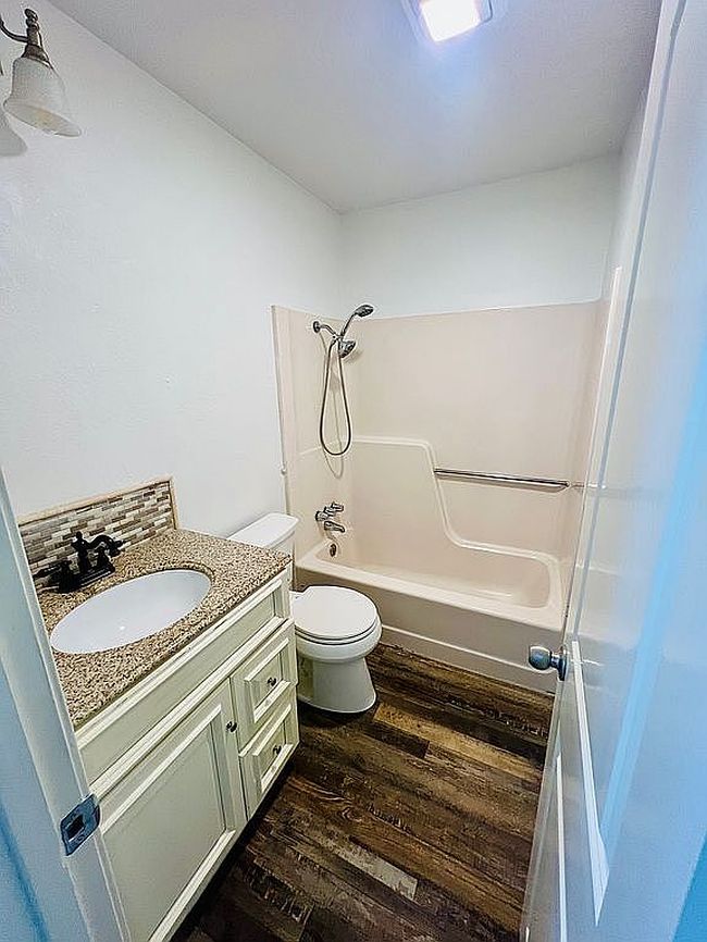 Photo of 245 Hillside Dr, Longview, TX