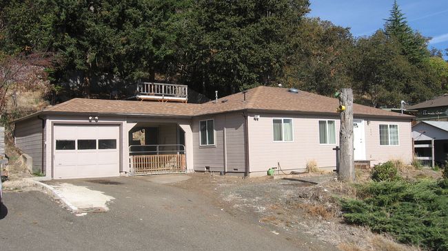 944 Nw Hill Ave, Roseburg, OR