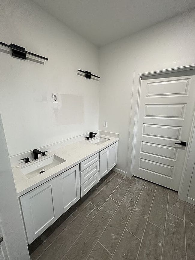 Image of 2603 S Fir St