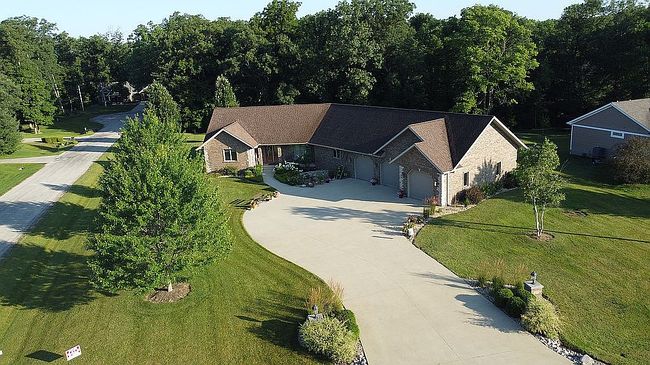 Photo of 300 Oak Valley Dr, Goodfield, IL