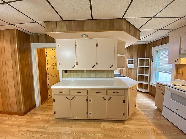 Photo of 300 S Pine St, Riceville, IA