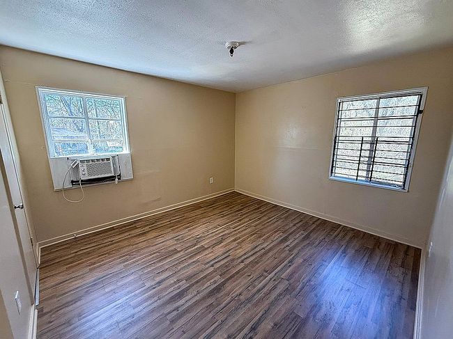 Image of 723 Glenmont Dr