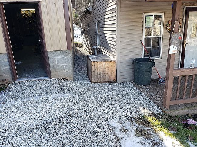 Photo of 606 Court Ln, Saint Marys, WV
