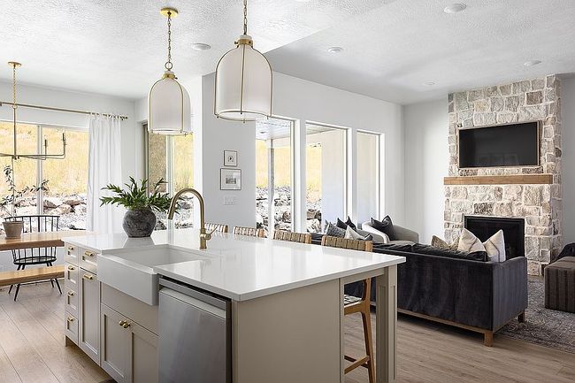 Photo of 128 N Sherwood Dr, Providence, UT