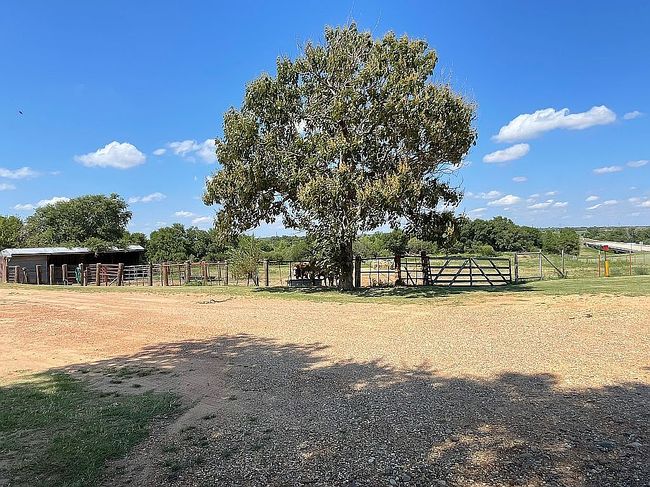 Photo of 1120 3rd St, Roaring Springs, TX