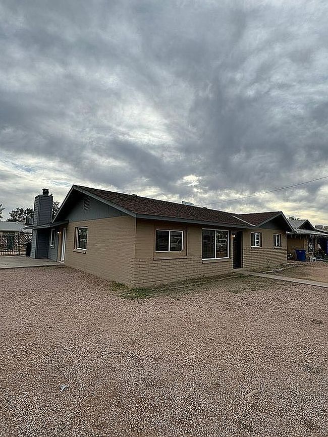 Preview of property located at 967 E 10th Dr