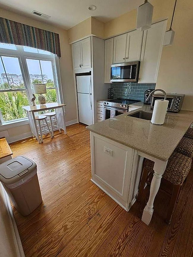 Image of 102 W Terminal Blvd #15
