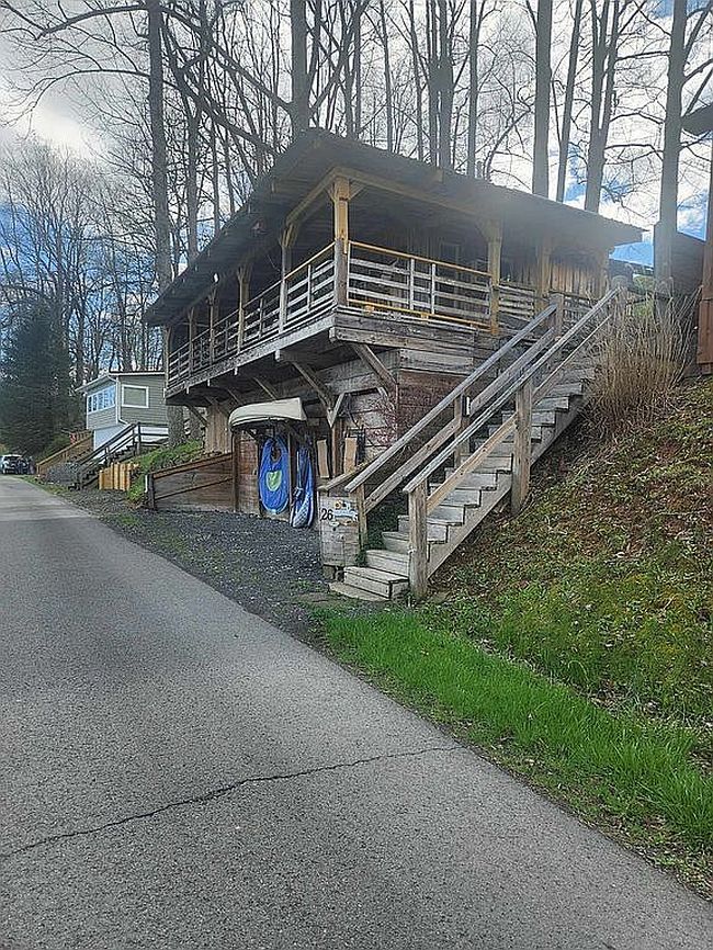 Image of 352 Crystal Lake Rd