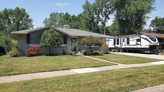 Photo of 36607 Suffolk St, Clinton Township, MI