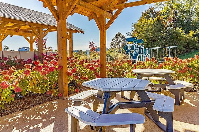 Photo of 111 Red Oak Ln, Morgantown, WV