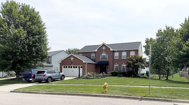 Photo of 3928 Creekwood Dr, Lewis Center, OH
