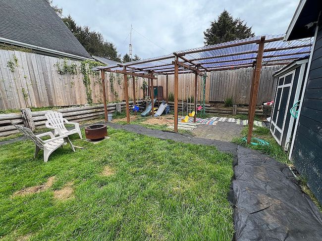 Image of 572 Se Jetty Ave