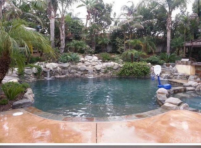 Image of 710 W Valencia Mesa Dr