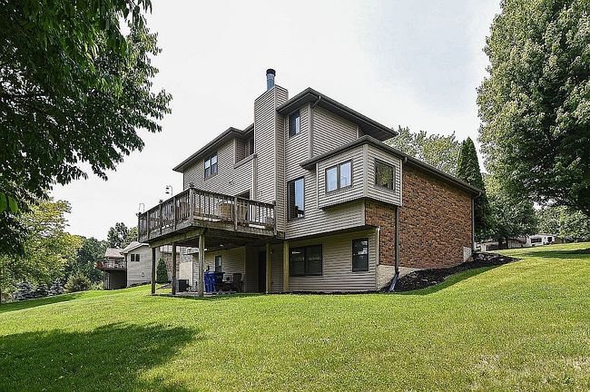 Photo of 11184 Woodview Dr, Dubuque, IA