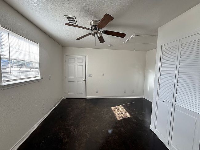 Additional photo 1 of property located at 245 12th St Se