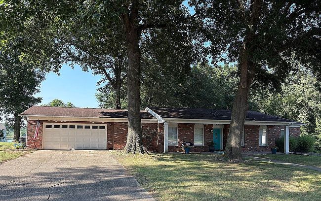 Photo of 55 Woods Mill Rd, Sherman, IL