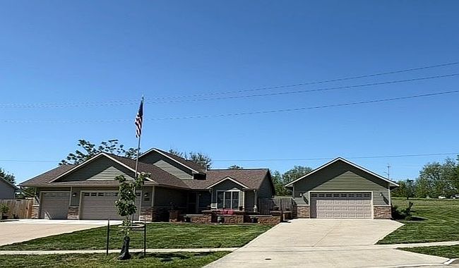 2442 E Marion St, Des Moines, IA