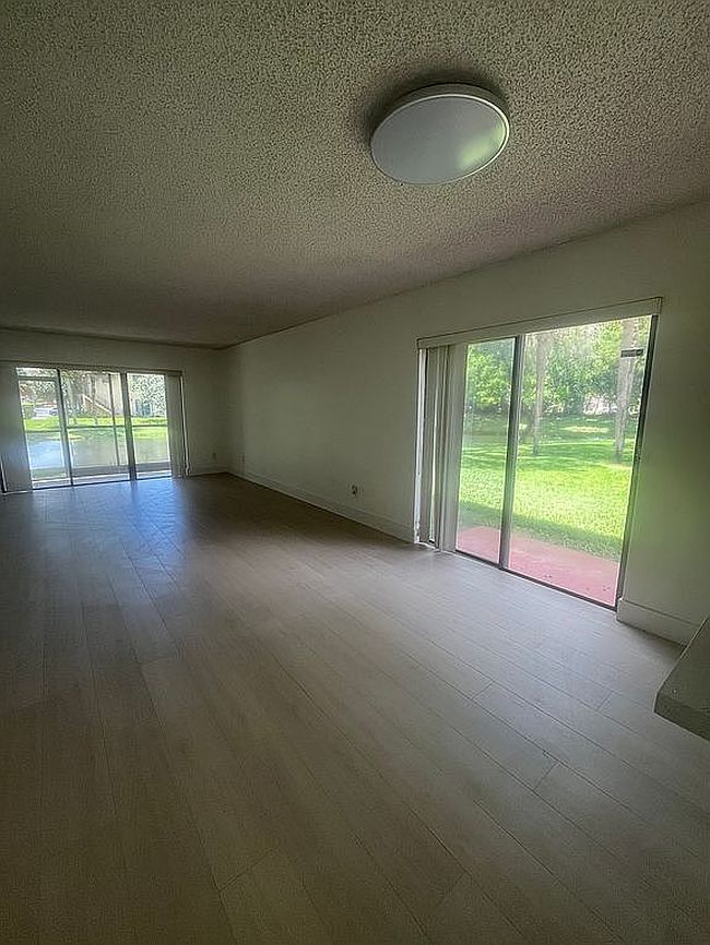 Photo of 235 Lakeview Dr #0