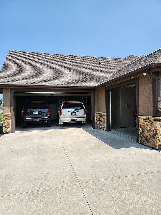 Photo of 1605 N 1037th Rd, Lawrence, KS