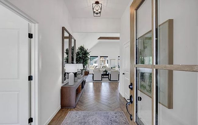 Photo of 18960 Orchard Cir