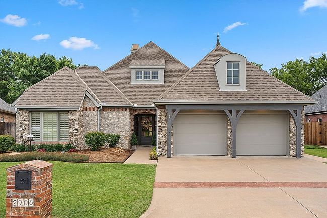 Image of 2906 Versailles Pl