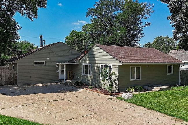 Photo of 3021 S Hawthorne Ave