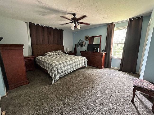 Photo of 587 Kimble Dr, Glenshaw, PA