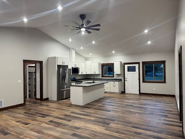 Photo of 907 3rd St, Townsend, MT