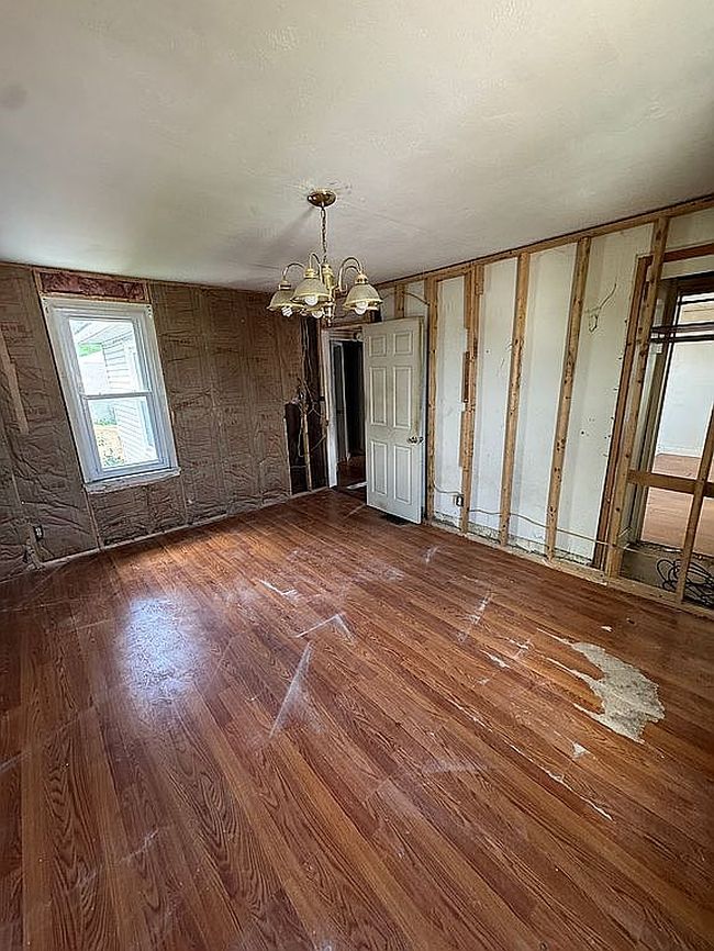 Photo of 411 Emerson St, Vandergrift, PA