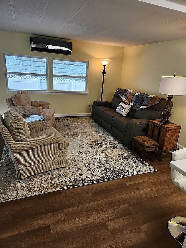 Additional photo 2 of property located at 121 Concord Walk