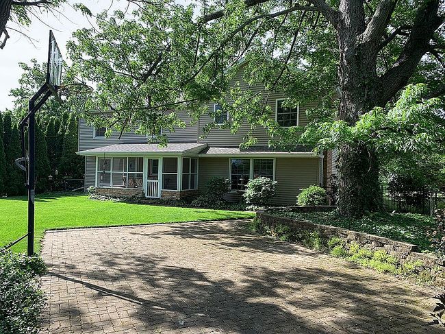 Photo of 1021 E Madison St, Morton, IL