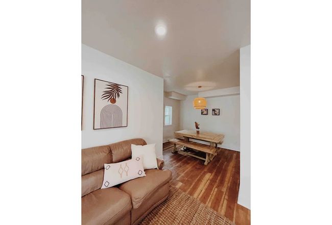 Image of 210 E Fourteenth St