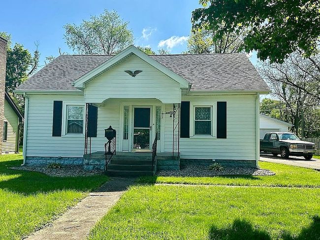 Photo of 175 N Hyland St, Scottsburg, IN