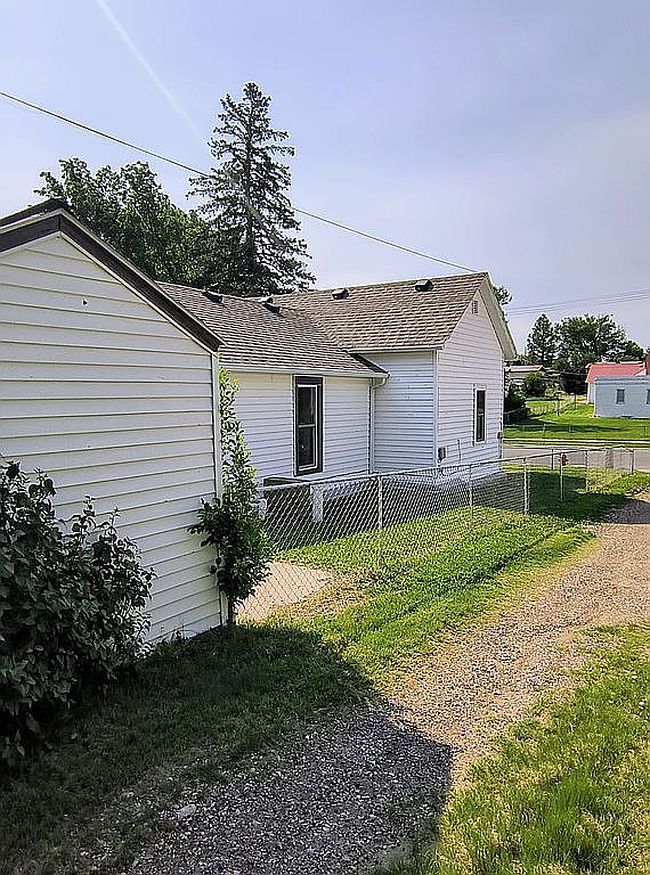 Photo of 217 W 3rd St, Lusk, WY