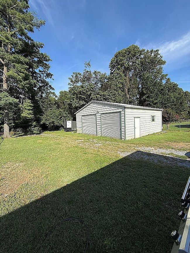Photo of 1002 Roundelay Rd, Lynchburg, VA