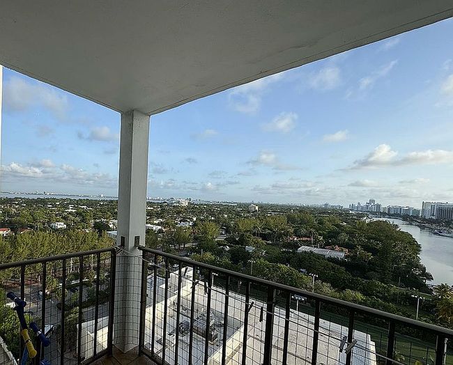 Image of 4101 Pine Tree Dr Apt 1512
