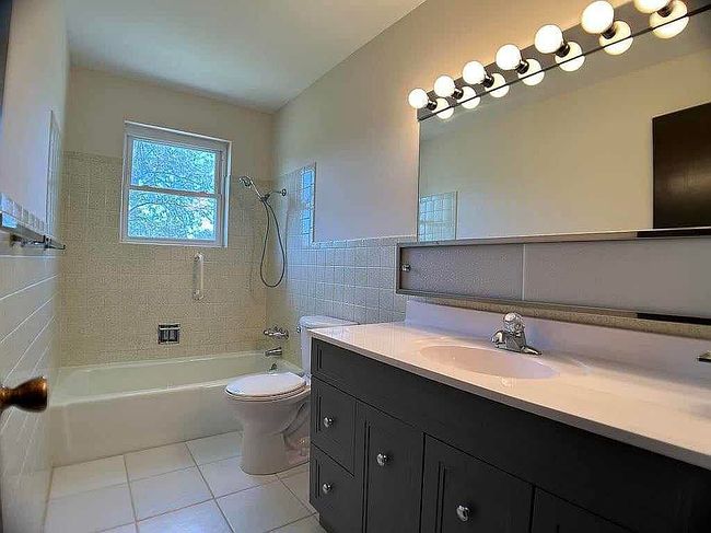 Photo of 2002 Juniper Ln, Garden City, KS